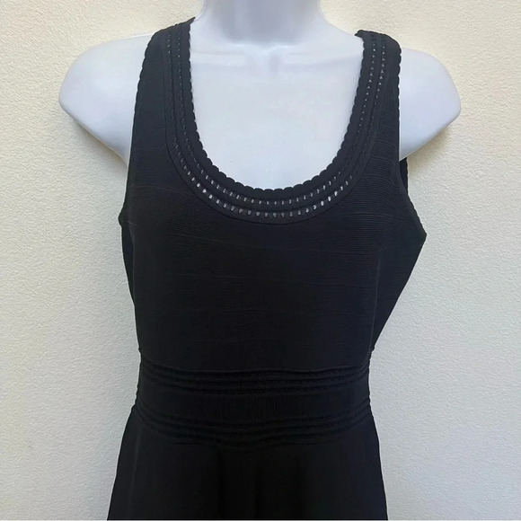 Diane von Furstenberg Perry Sleeveless Fit-and-Flare Dress - Picture 3 of 12